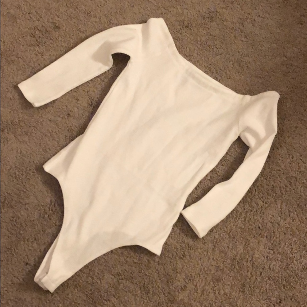White off the shoulder bodysuit never worn